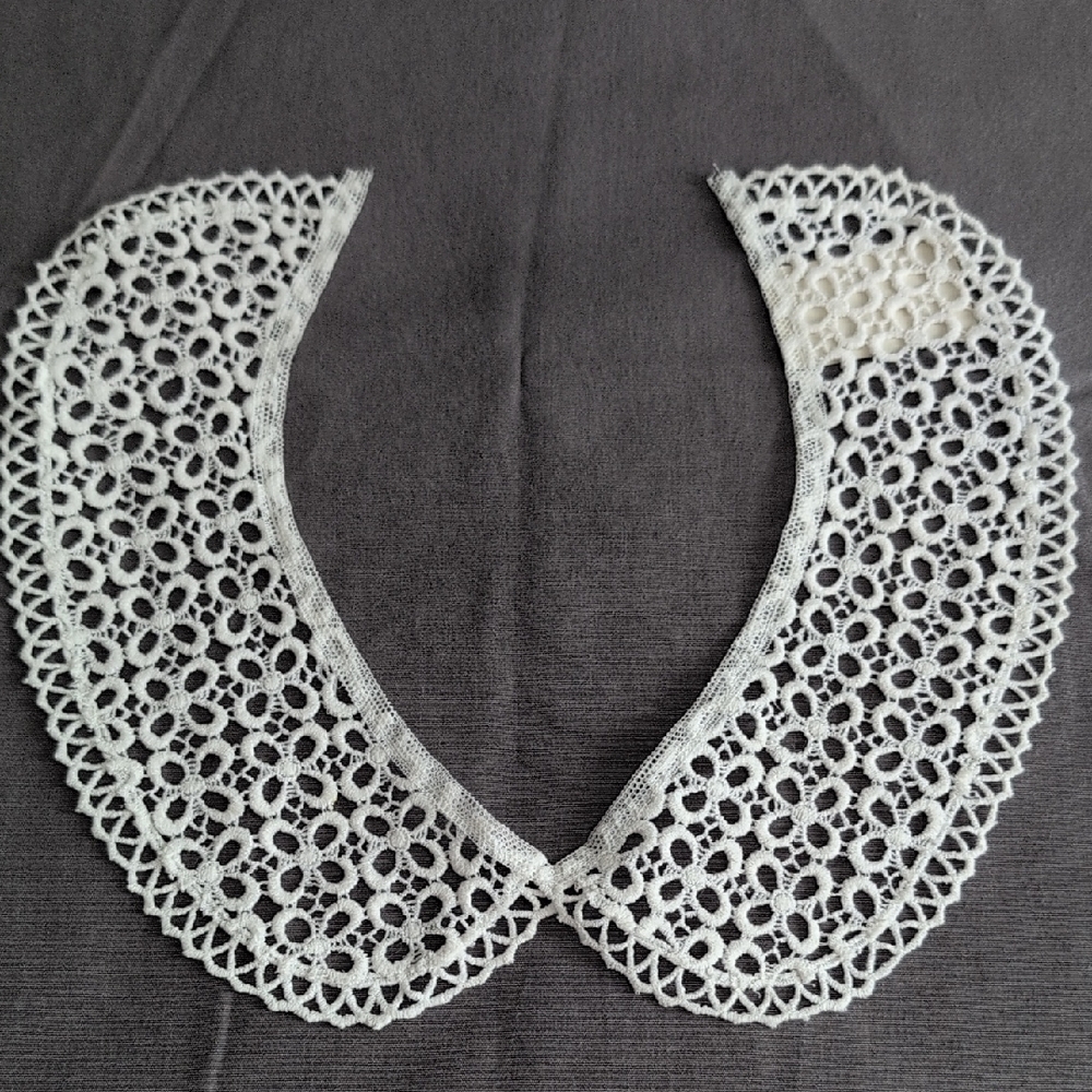 Vintage Peter Pan White Lace Collar